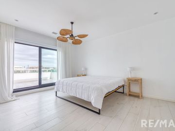 VENTA CASA 6 AMBIENTES EN PUERTOS DEL LAGO