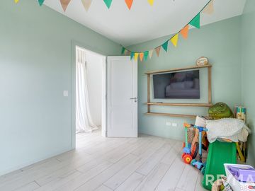 VENTA CASA 6 AMBIENTES EN PUERTOS DEL LAGO
