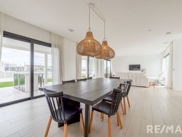 VENTA CASA 6 AMBIENTES EN PUERTOS DEL LAGO
