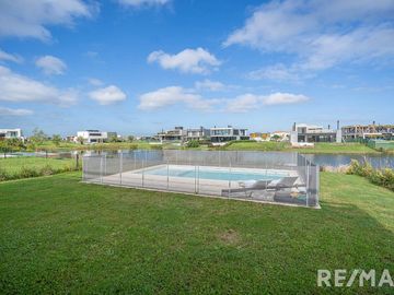 VENTA CASA 6 AMBIENTES EN PUERTOS DEL LAGO