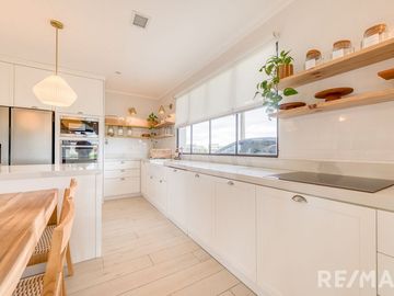 VENTA CASA 6 AMBIENTES EN PUERTOS DEL LAGO
