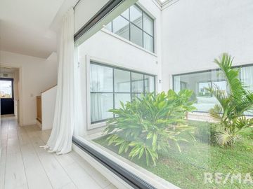 VENTA CASA 6 AMBIENTES EN PUERTOS DEL LAGO