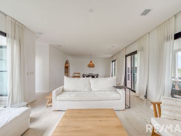 VENTA CASA 6 AMBIENTES EN PUERTOS DEL LAGO