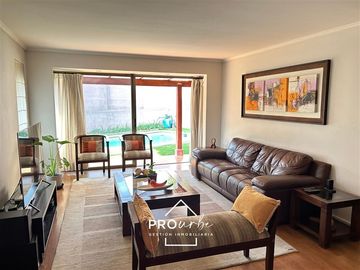 Casa en Venta en Los Presidentes / Clínica Las Condes Peñalolen / Condominio Los Parques