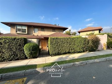 Casa en Venta en Los Presidentes / Clínica Las Condes Peñalolen / Condominio Los Parques
