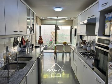 Casa en Venta en Los Presidentes / Clínica Las Condes Peñalolen / Condominio Los Parques