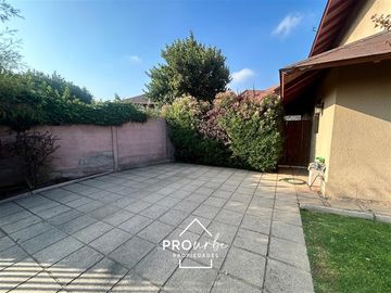 Casa en Venta en Los Presidentes / Clínica Las Condes Peñalolen / Condominio Los Parques