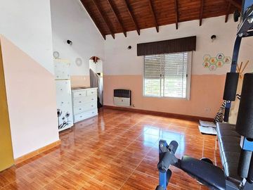 VENTA CASA 5 AMBIENTES HAEDO FINANCIA PERMUTA
