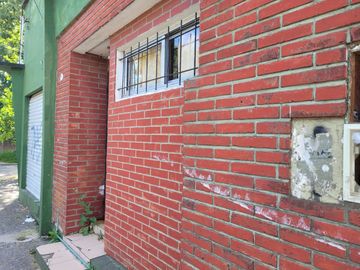 CASA EN VENTA FORENCIO VARELA, MAS LOCAL