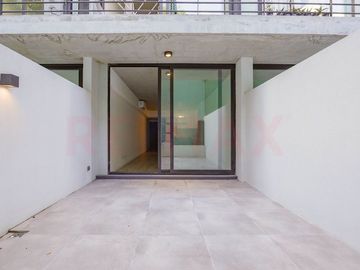 Monoambiente c/ patio a la venta (Coghlan)