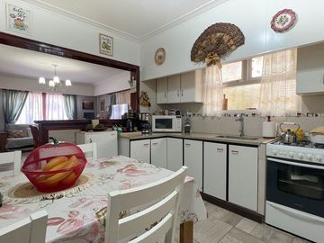 Venta casa 3 ambientes, coch y quincho impecabeble