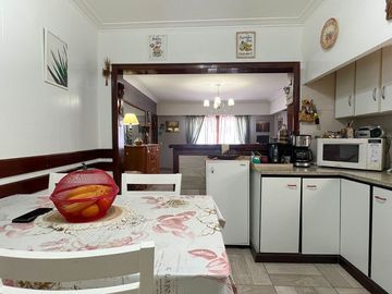 Venta casa 3 ambientes, coch y quincho impecabeble