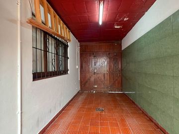 Venta casa 3 ambientes, coch y quincho impecabeble