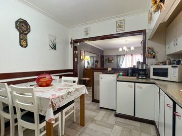 Venta casa 3 ambientes, coch y quincho impecabeble