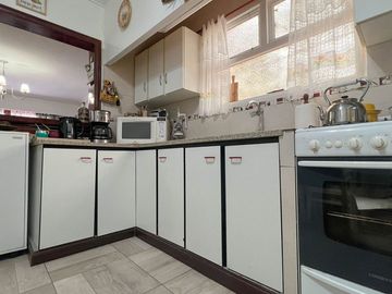Venta casa 3 ambientes, coch y quincho impecabeble