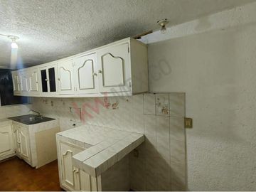 Departamento en 2do nivel en venta en Fracc. Los Laureles