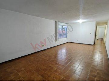 Departamento en 2do nivel en venta en Fracc. Los Laureles