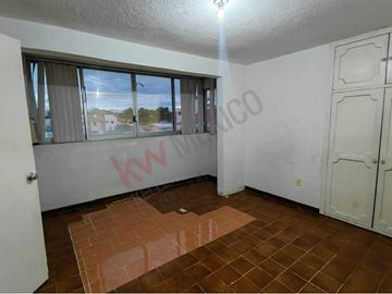 Departamento en 2do nivel en venta en Fracc. Los Laureles