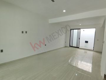 Casa en Pre-venta en Fracc. El Diamante, ubicada al sur poniente de Tuxtla Gtz.