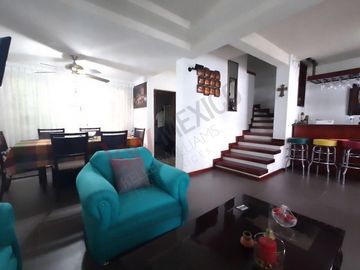 Casa en venta en privada cerrada en El Fracc. El Diamante.