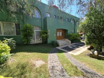 Residencia en Venta con jardines, Casa Club, GYM y Cancha de Tenis
