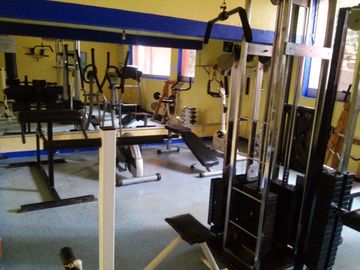 Residencia en Venta con jardines, Casa Club, GYM y Cancha de Tenis