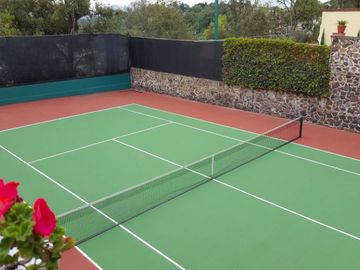 Residencia en Venta con jardines, Casa Club, GYM y Cancha de Tenis