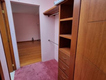 Residencia en Venta con jardines, Casa Club, GYM y Cancha de Tenis