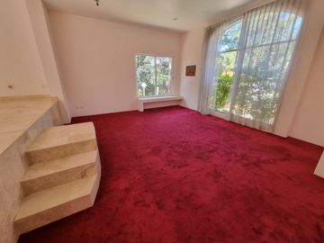Residencia en Venta con jardines, Casa Club, GYM y Cancha de Tenis