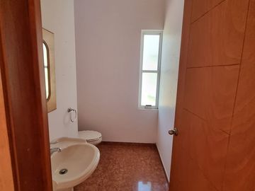 Residencia en Venta con jardines, Casa Club, GYM y Cancha de Tenis