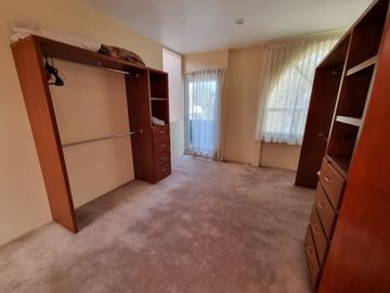 Residencia en Venta con jardines, Casa Club, GYM y Cancha de Tenis