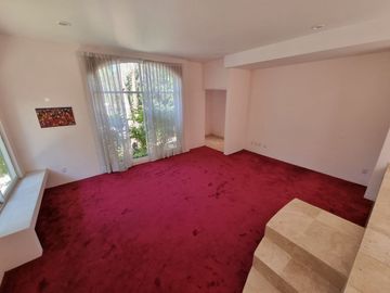 Residencia en Venta con jardines, Casa Club, GYM y Cancha de Tenis