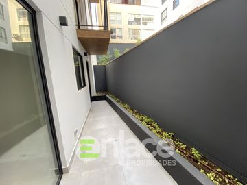 Hermoso departamento de estreno en primer piso con terraza y jardinera en Miraflores