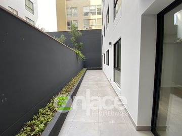 Hermoso departamento de estreno en primer piso con terraza y jardinera en Miraflores
