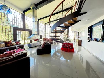 Oportunidad para inversionistas: casa con gran terreno en zona premium de Metepec