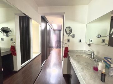 Oportunidad para inversionistas: casa con gran terreno en zona premium de Metepec