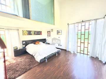 Oportunidad para inversionistas: casa con gran terreno en zona premium de Metepec