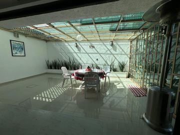 Oportunidad para inversionistas: casa con gran terreno en zona premium de Metepec