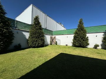 Oportunidad para inversionistas: casa con gran terreno en zona premium de Metepec