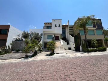 Casa en Venta en Cumbres del Cimatario, Querétaro