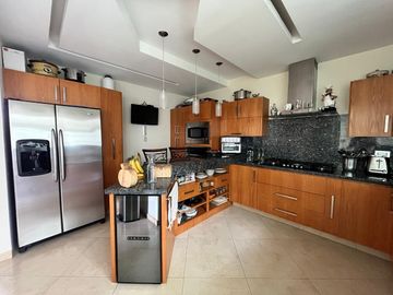 Casa en Venta en Cumbres del Cimatario, Querétaro