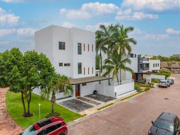 Casa en Venta con Doble Terreno - Residencial Arbolada, Cancún