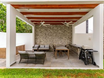 Casa en Venta con Doble Terreno - Residencial Arbolada, Cancún
