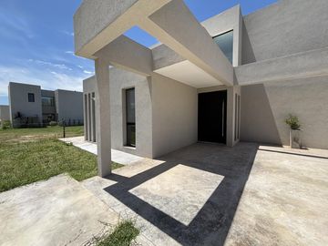 Casa a la laguna en Barrio Santa Ana Villanueva