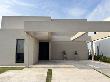 Casa a la laguna en Barrio Santa Ana Villanueva