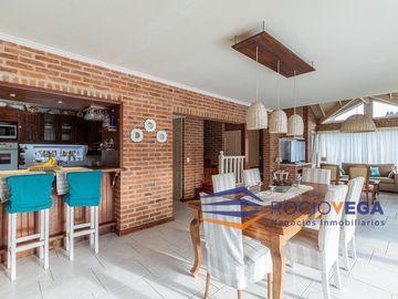 Casa a la venta en country Banco Provincia