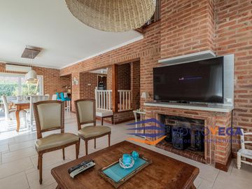 Casa a la venta en country Banco Provincia