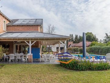 Casa a la venta en country Banco Provincia