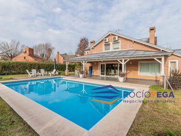 Casa a la venta en country Banco Provincia