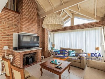 Casa a la venta en country Banco Provincia